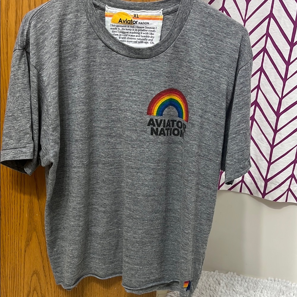 Aviator Nation womens grey T-Shirt with Rainbow Logo. Women’s size xl super soft
